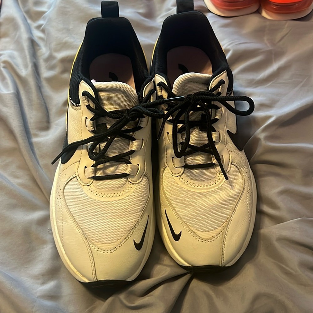 Women’s Nike shoes